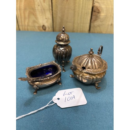 101A - London Silver condiment items; Salt pot, Mustard pot and pepper pot. 140Grams.