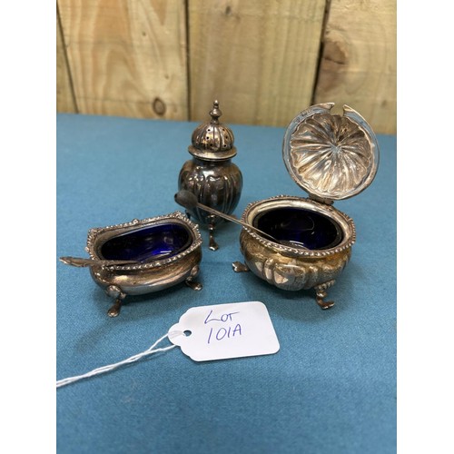 101A - London Silver condiment items; Salt pot, Mustard pot and pepper pot. 140Grams.