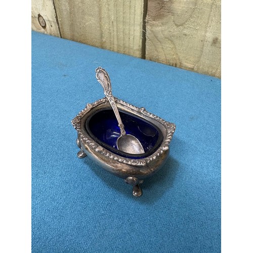 101A - London Silver condiment items; Salt pot, Mustard pot and pepper pot. 140Grams.