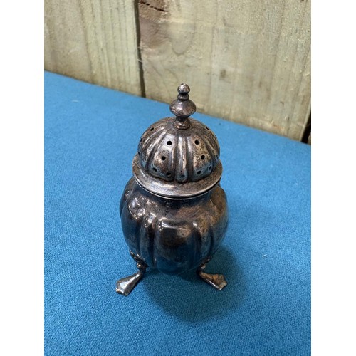 101A - London Silver condiment items; Salt pot, Mustard pot and pepper pot. 140Grams.
