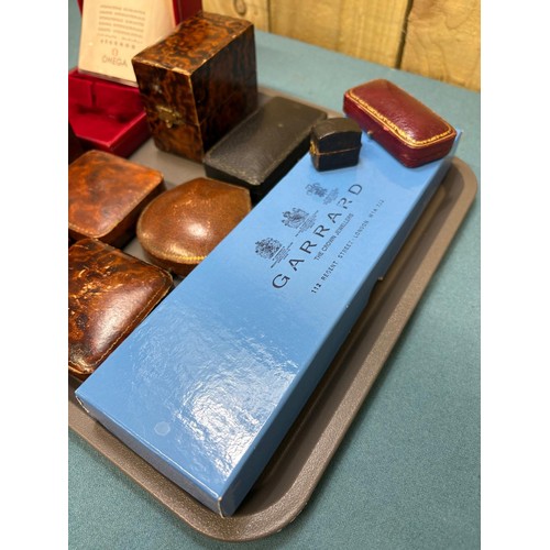 109 - A Collection of antique and vintage jewellery boxes; Includes leather boxes. Ring & Brooch boxes. Om... 