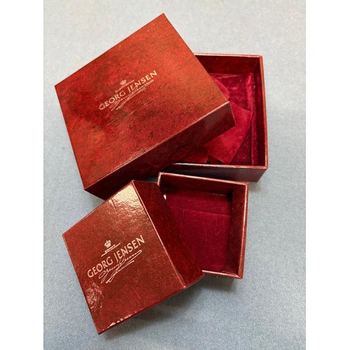 109 - A Collection of antique and vintage jewellery boxes; Includes leather boxes. Ring & Brooch boxes. Om... 