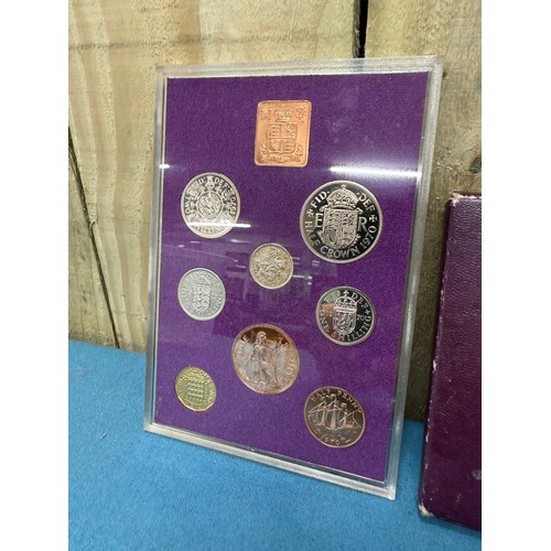 104A - A Selection of collectable coins; Coinage of Great Britain 1970. Limited edition 595/1916 War Poppy ... 