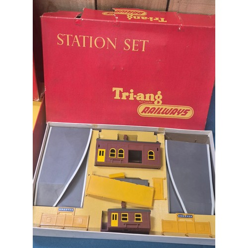 Two Boxed Tri-Ang Train Sets; Tri-Ang R81 Station Set In Fitted Box And ...