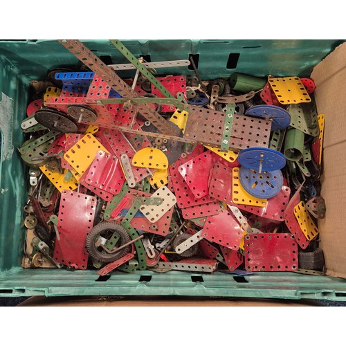 385 - A Large collection of vintage Meccano (Three crates)