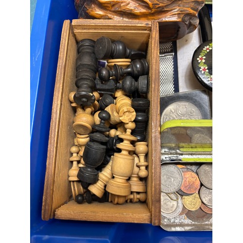 171 - A Tub of collectables; Amethyst gem stone, Mauchline Egg shaped thimble holder, chess pieces, Coins,... 
