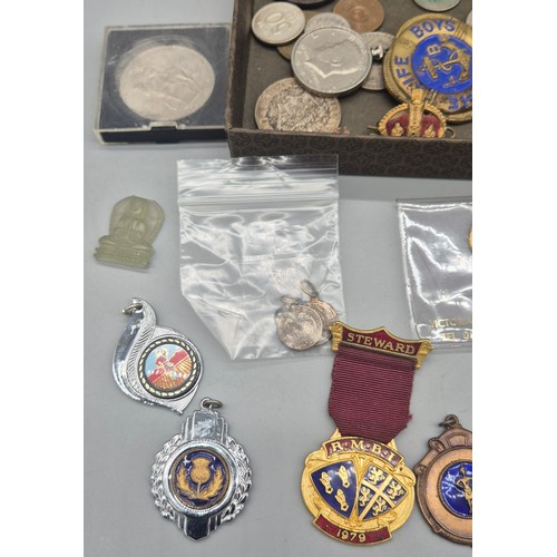 34 - Collection of mixed coins, medallions and badges.