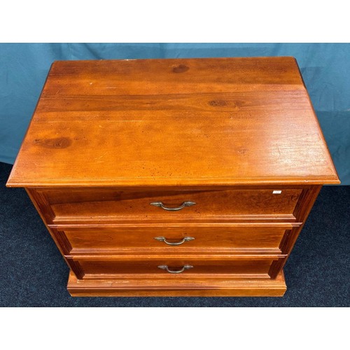 287 - A Contemporary French style three drawer chest. 76x86c54cm.