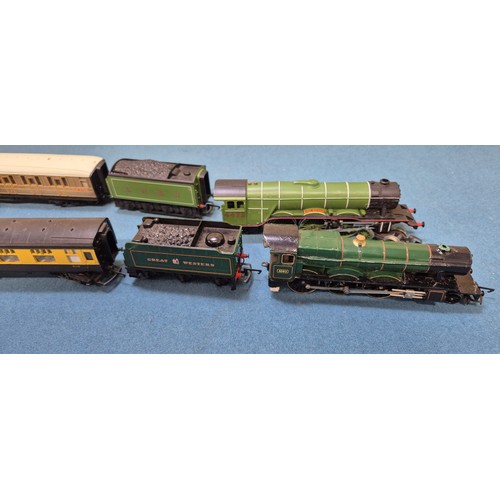 395 - Tray of Hornby Loco's, tenders and carriages; Flying Scotsman and Great Western.