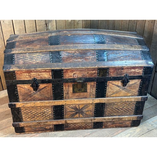 421 - 19th century Leather, wood and metal bound Saratoga travel trunk. Fitted storage to lid section.