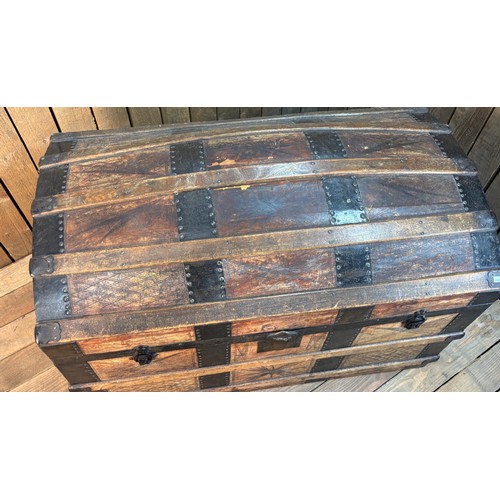 421 - 19th century Leather, wood and metal bound Saratoga travel trunk. Fitted storage to lid section.