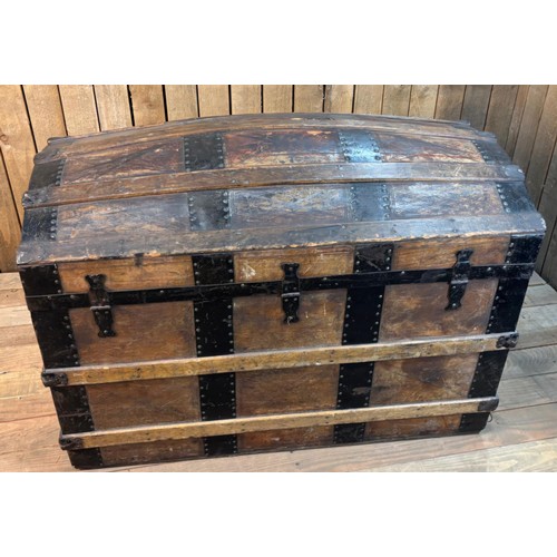 421 - 19th century Leather, wood and metal bound Saratoga travel trunk. Fitted storage to lid section.