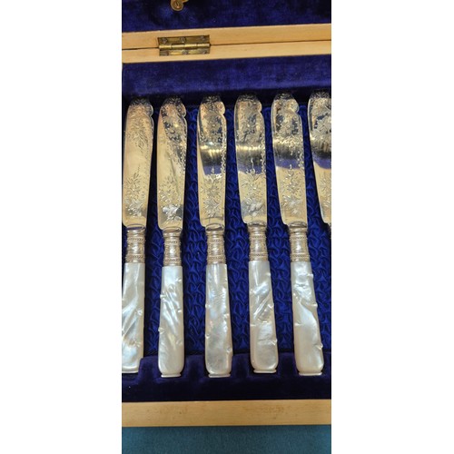 136 - Antique Wooden cutlery chest containing a collection of 24 piece, fish knives and fork set. Fitted w... 