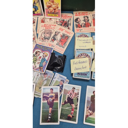 444 - A Shoe box containing a large quantity of cigarette cards and cigarette boxes. Cricketers, birds, ho... 