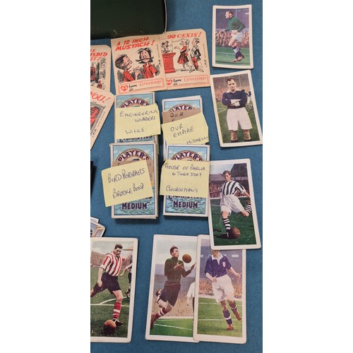 444 - A Shoe box containing a large quantity of cigarette cards and cigarette boxes. Cricketers, birds, ho... 