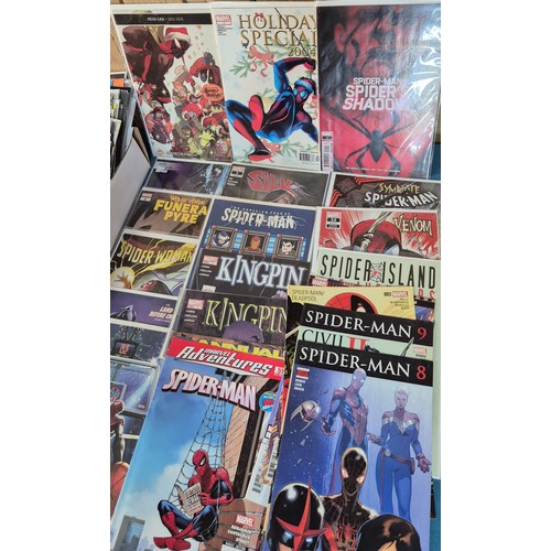 565 - Collection of Marvel Comics; Holiday Special Spider Man, Stan Lee Seasons Beatings, Carnage, Miles M... 