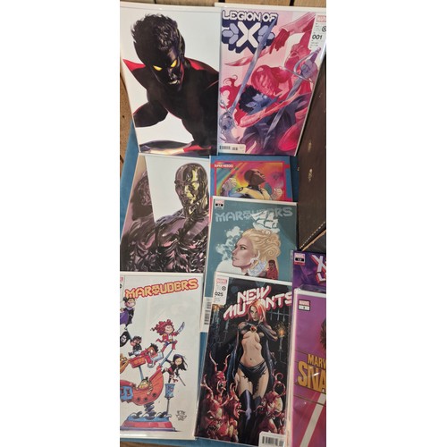 581 - Collection of Marvel X-Men Comics; Variant editions and #1 comics along with others.