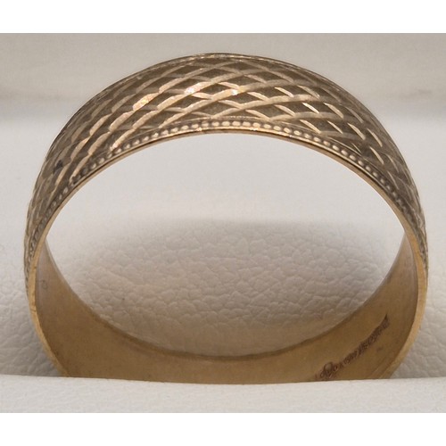 15 - 9ct yellow gold wedding band ring. 3.22grams. Ring size T.
