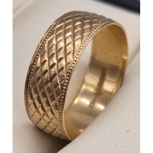 15 - 9ct yellow gold wedding band ring. 3.22grams. Ring size T.