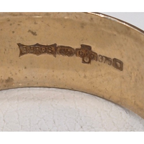 15 - 9ct yellow gold wedding band ring. 3.22grams. Ring size T.