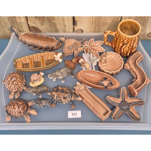 233 - Tray of Wade figures; turtle trinket dishes, trays, Wade whimsies, camel figure pen stand, Seagull a... 