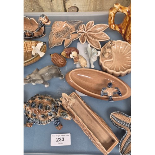 233 - Tray of Wade figures; turtle trinket dishes, trays, Wade whimsies, camel figure pen stand, Seagull a... 