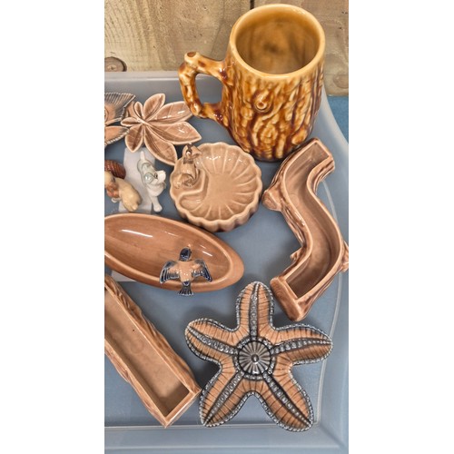 233 - Tray of Wade figures; turtle trinket dishes, trays, Wade whimsies, camel figure pen stand, Seagull a... 