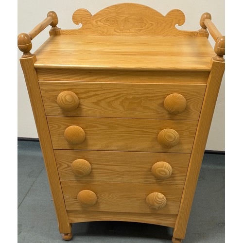 442 - Mark Wilkinson 
Blonde oak four drawer chest. 103x80x55.5cm.