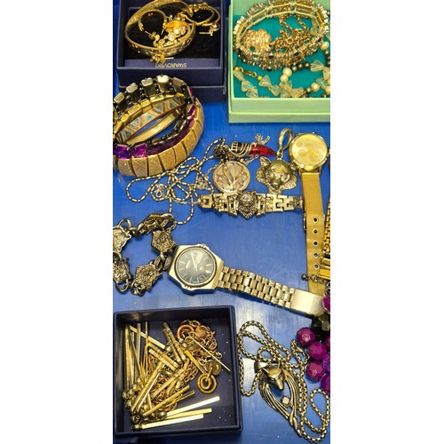 108A - Tray of costume jewellery and watches; Seiko quartz 100, Raymond Weil and Atlas watches.