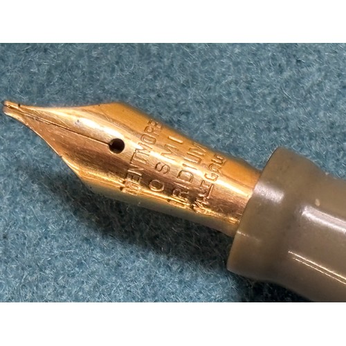 93 - A Collection of ten Vintage Fountain Pens; Black Parker 17- 14ct nib, Burgundy Parker Lady- 14ct nib... 