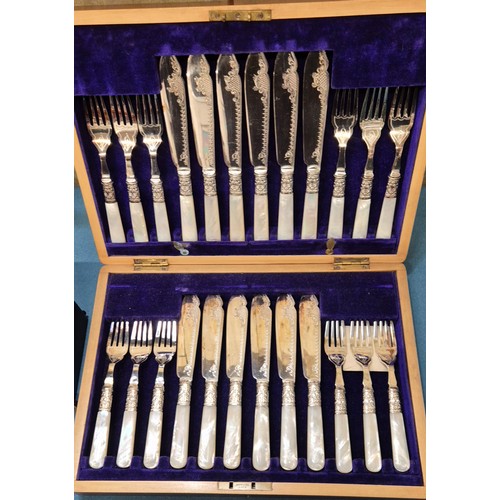 350A - Selection of collectables; boxed silver plated cutlery, pewter tea pot, Ensign Ful-Vue camera and Co... 