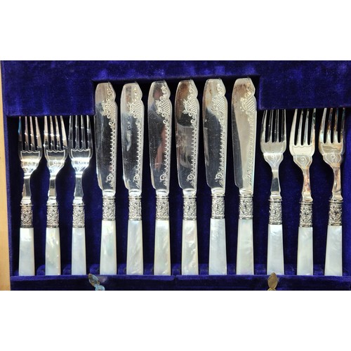 350A - Selection of collectables; boxed silver plated cutlery, pewter tea pot, Ensign Ful-Vue camera and Co... 