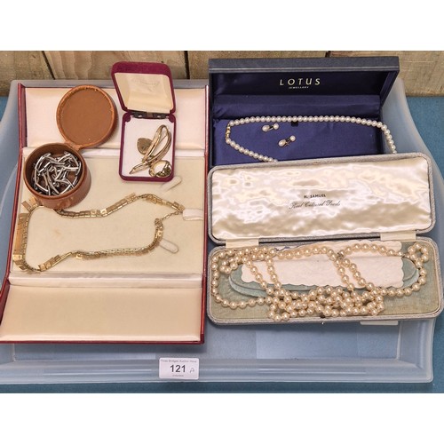 121A - Tray of jewellery; 9ct yellow gold and pearl earrings. Two sets of faux pearls. West German gold ton... 