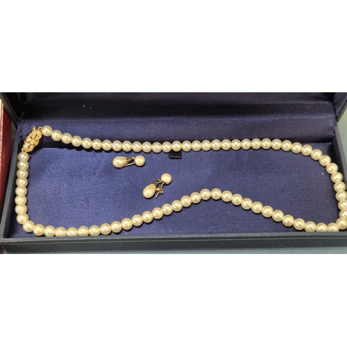 121A - Tray of jewellery; 9ct yellow gold and pearl earrings. Two sets of faux pearls. West German gold ton... 