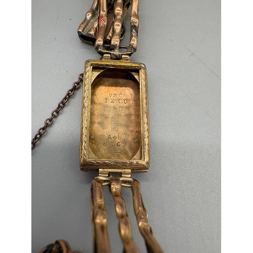 101A - 9ct yellow gold scrap watch case and strap. 11.54grams.