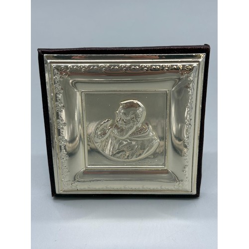 86 - 925 Silver and leather religious icon. Comes with leather and silver box. Icon frame- 9x9cm.
