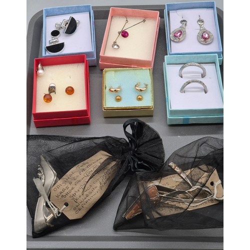 124A - A Collection of silver and costume jewellery; Tray of silver rings, costume necklaces and earrings.