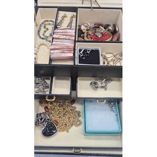 127A - Jewellery box containing a collection of costume jewellery rings, brooches and necklaces.
