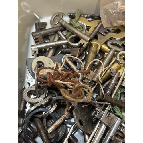 180 - Collection of various antique keys.