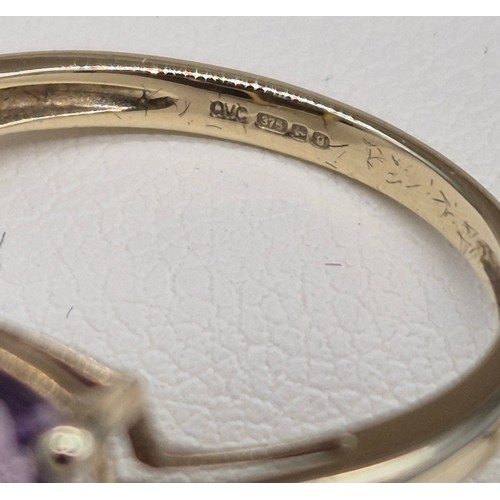 29 - 9ct yellow gold ladies ring fitted with three gem stones, Amethyst and quartz. 4.04Grams. Ring size ... 