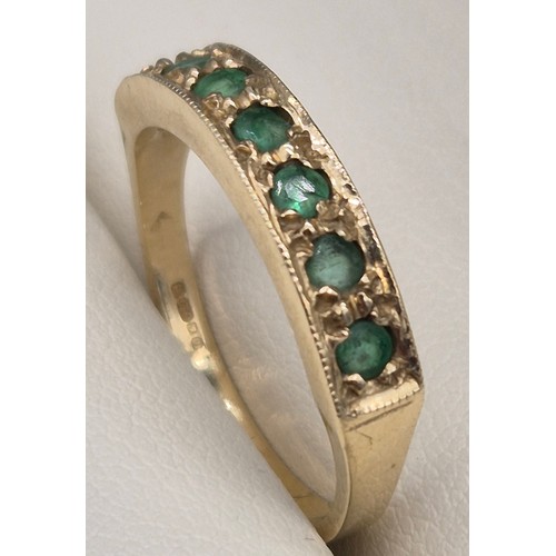 28 - 14ct yellow gold and green stone ring. Fitted with seven round cut green gem stones. 3.05grams. Ring... 