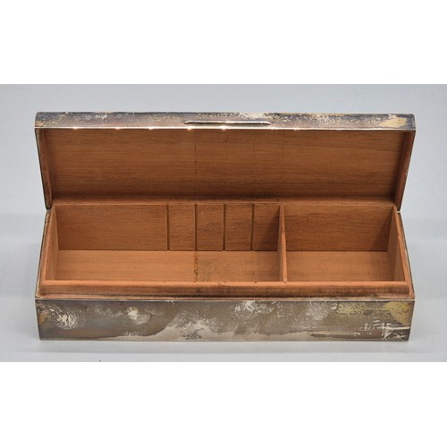 43 - Large London Silver Cigar Box, Engraved with initials G.E. to the cartouche of the lid. Produced by ... 