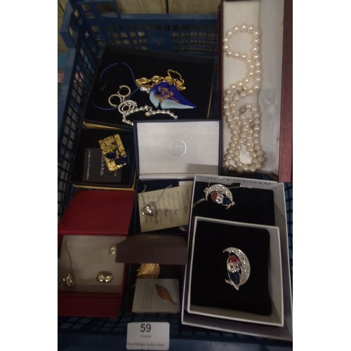 59 - Two trays of costume jewellery and watches; Boxed ladies Seiko, Sekonda, Seiko Chronograph, Seiko Au... 