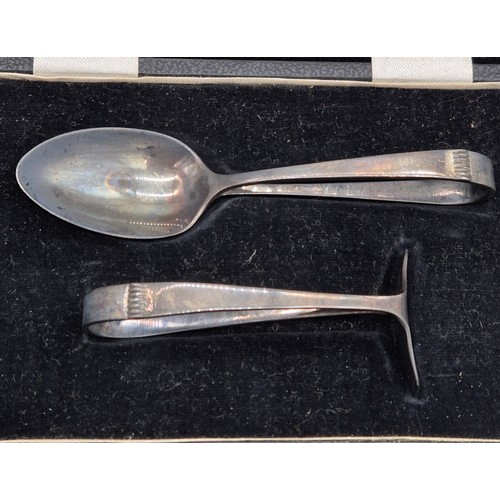 14 - Three boxed items of silver cutlery; Boxed set of six Sheffield silver tea spoons, Single London sil... 