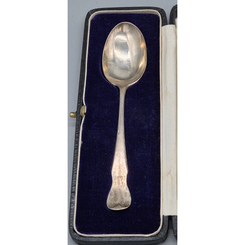 14 - Three boxed items of silver cutlery; Boxed set of six Sheffield silver tea spoons, Single London sil... 