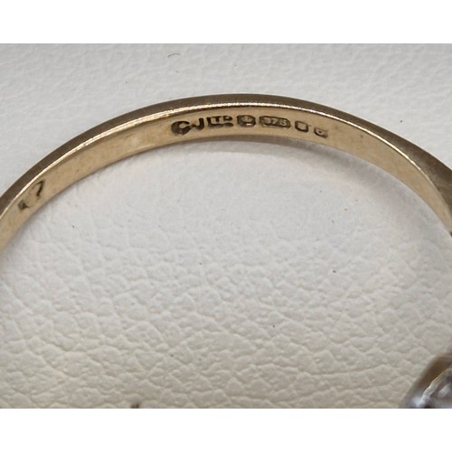 43 - 9ct yellow gold and CZ Stone ring. 1.18grams. Ring size L.