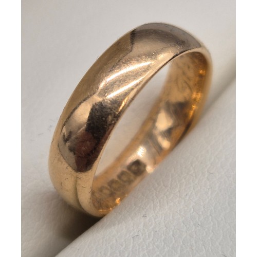 58 - 18ct yellow gold wedding band ring. 4.32Grams. Ring size J.