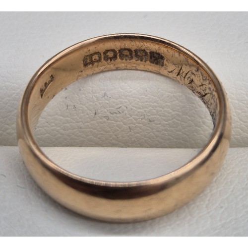 58 - 18ct yellow gold wedding band ring. 4.32Grams. Ring size J.