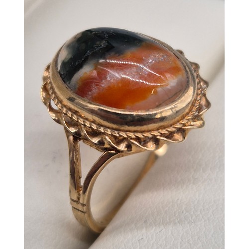 56 - 9ct yellow gold and moss agate stone ring. 3.48grams. Ring size N.