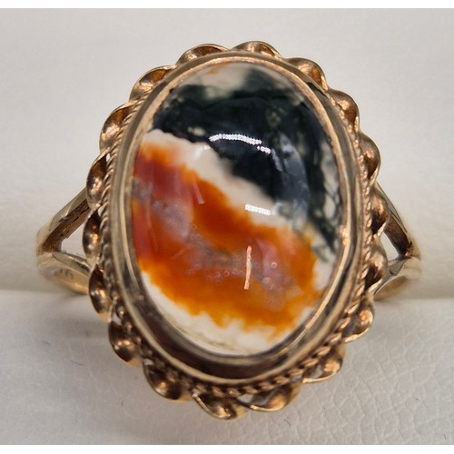 56 - 9ct yellow gold and moss agate stone ring. 3.48grams. Ring size N.
